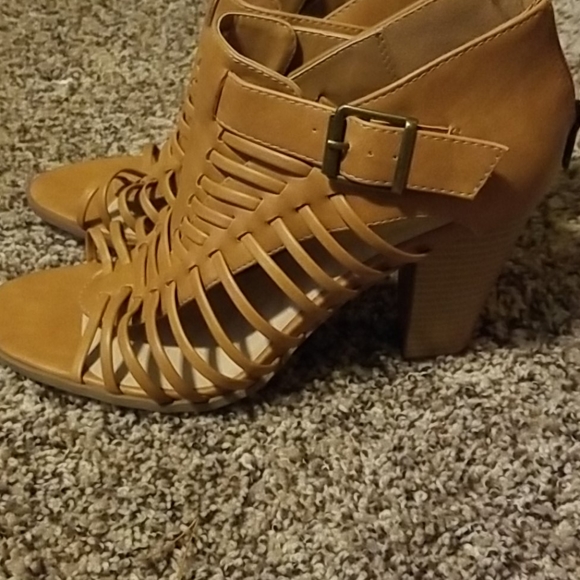 Sandals - Picture 2 of 5